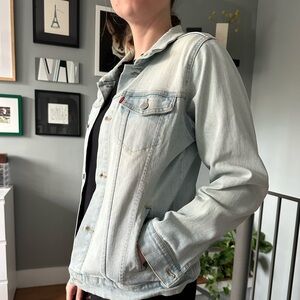 Levi’s Stretch Lightwash Denim Jacket